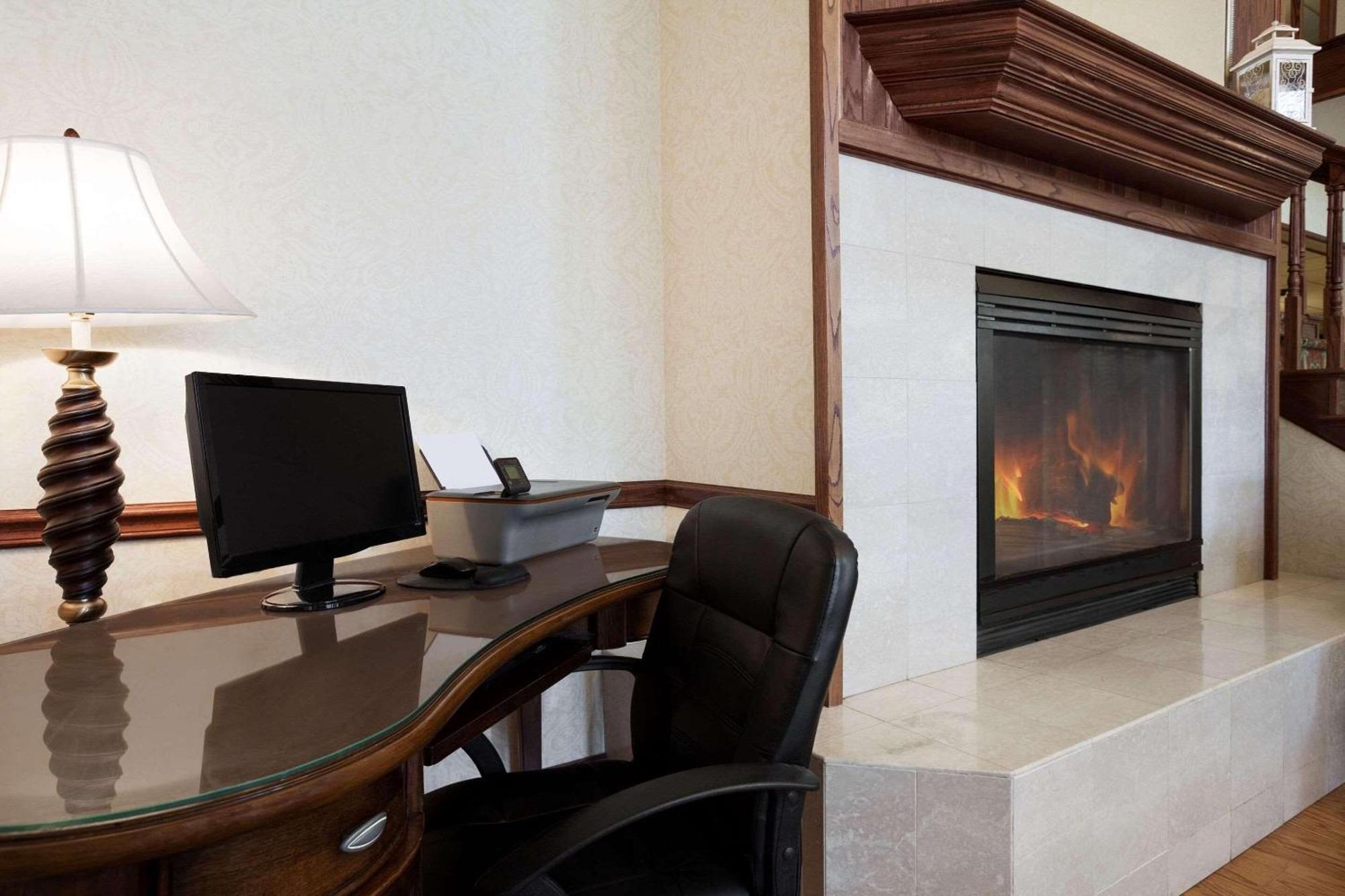Country Inn & Suites By Radisson Bismarck Waterpark エクステリア 写真
