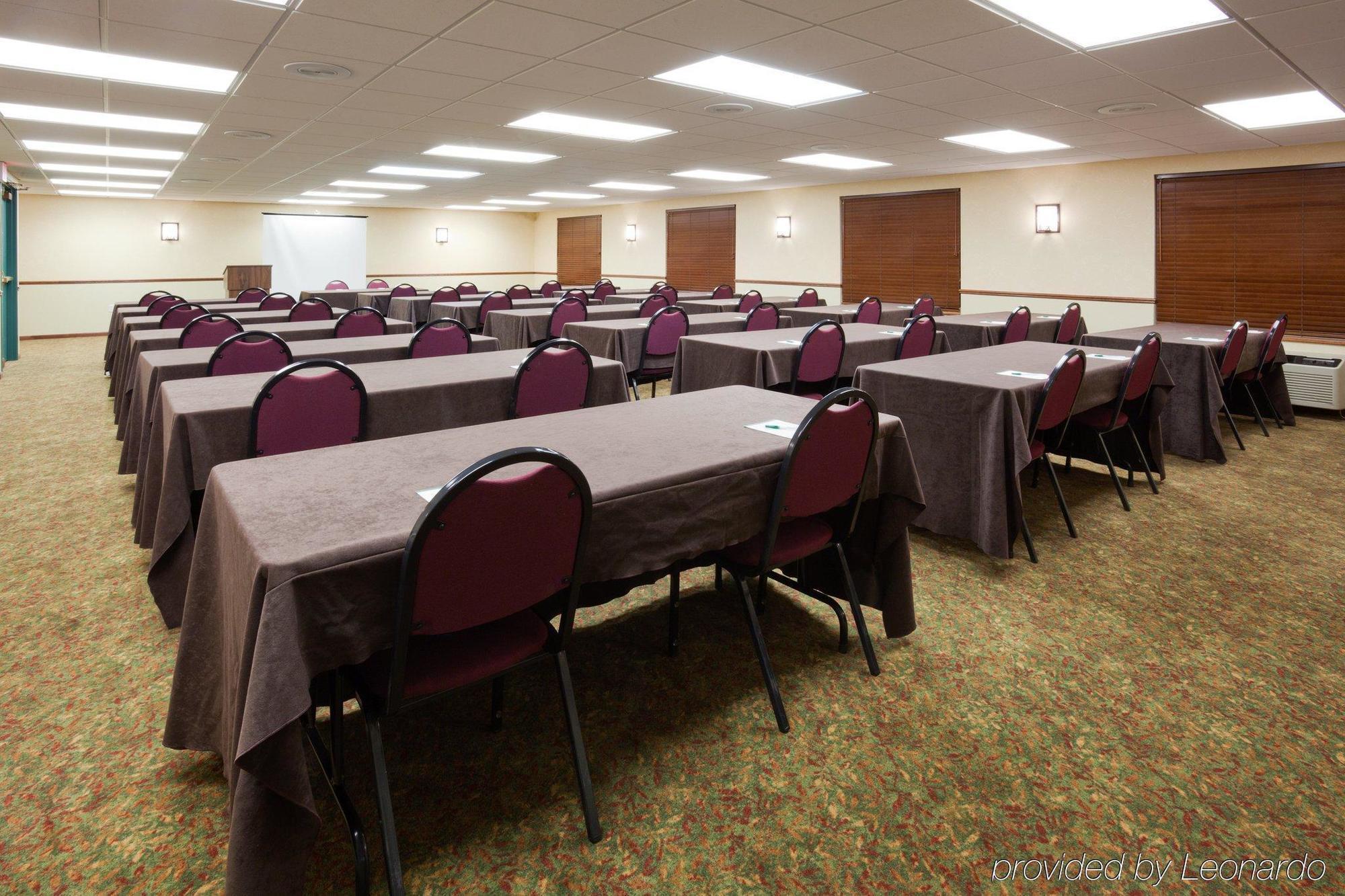 Country Inn & Suites By Radisson Bismarck Waterpark ビジネス 写真